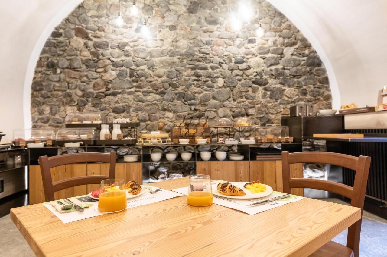Curt di Clement Eco Mobility Hotel Tirano Bagian luar foto