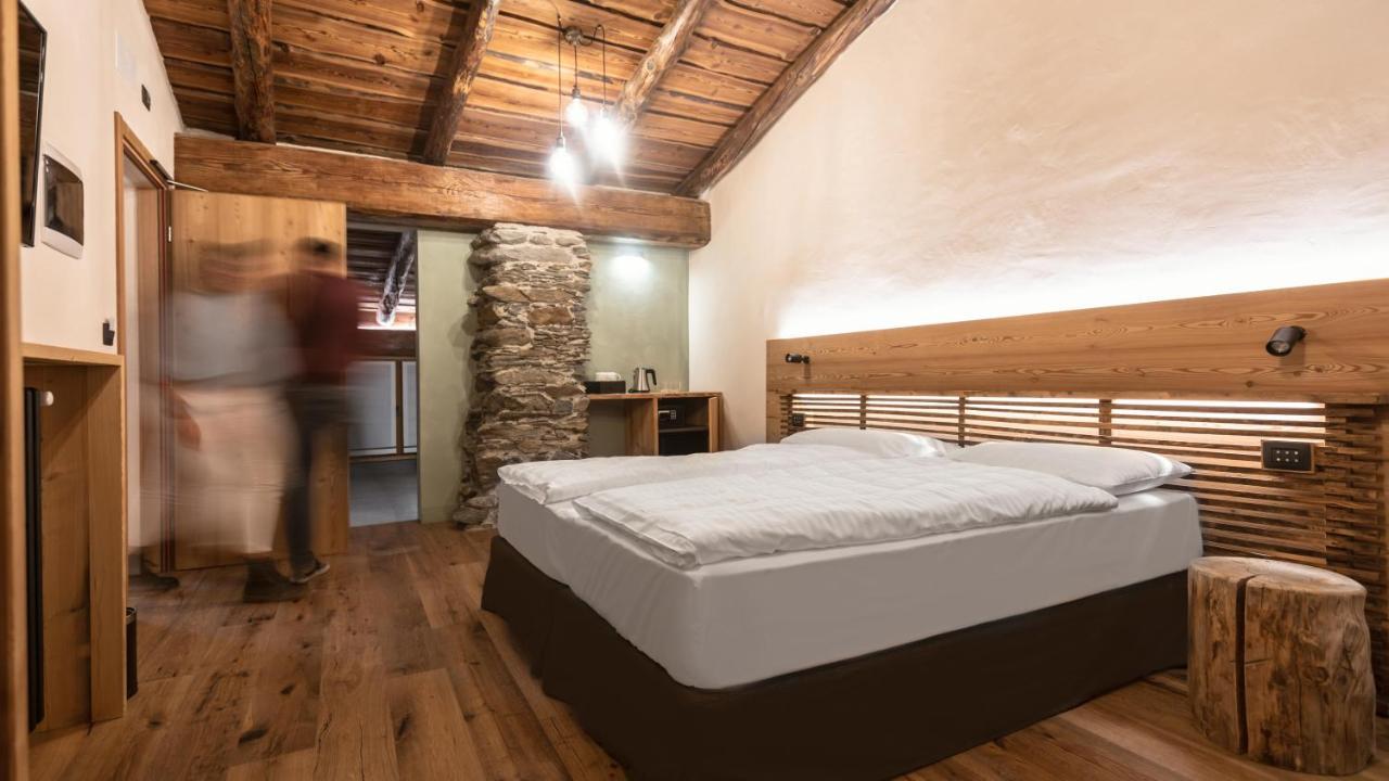 Curt di Clement Eco Mobility Hotel Tirano Bagian luar foto