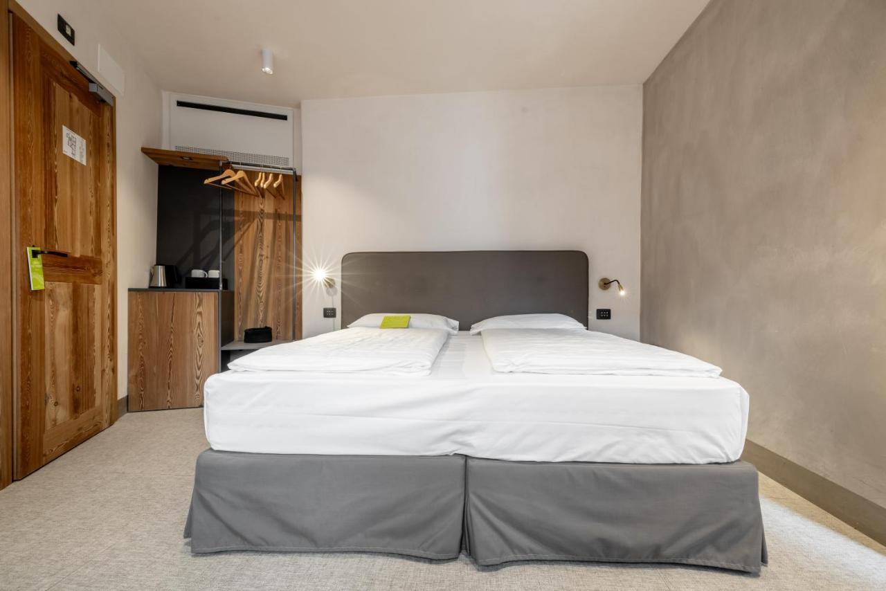 Curt di Clement Eco Mobility Hotel Tirano Bagian luar foto