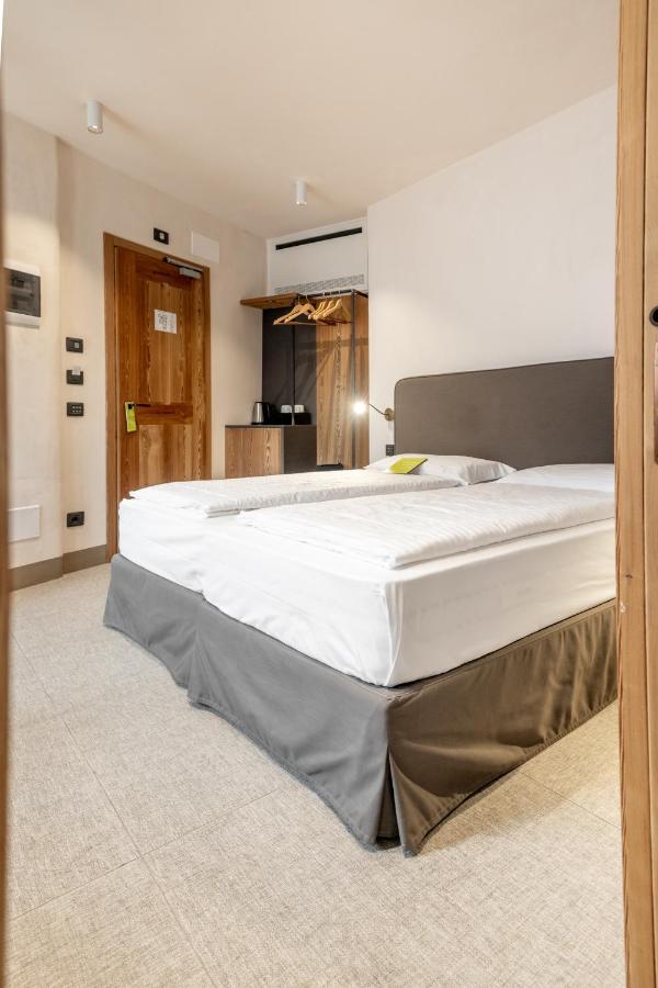 Curt di Clement Eco Mobility Hotel Tirano Bagian luar foto