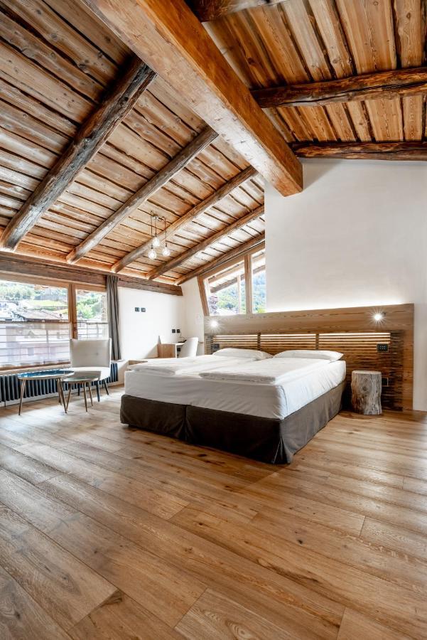 Curt di Clement Eco Mobility Hotel Tirano Bagian luar foto