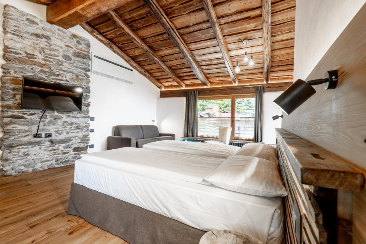 Curt di Clement Eco Mobility Hotel Tirano Bagian luar foto