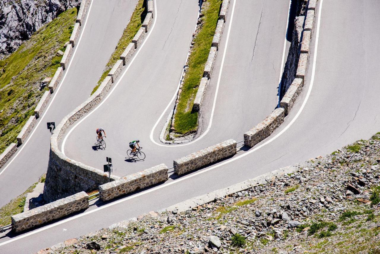 Curt di Clement Eco Mobility Hotel Tirano Bagian luar foto