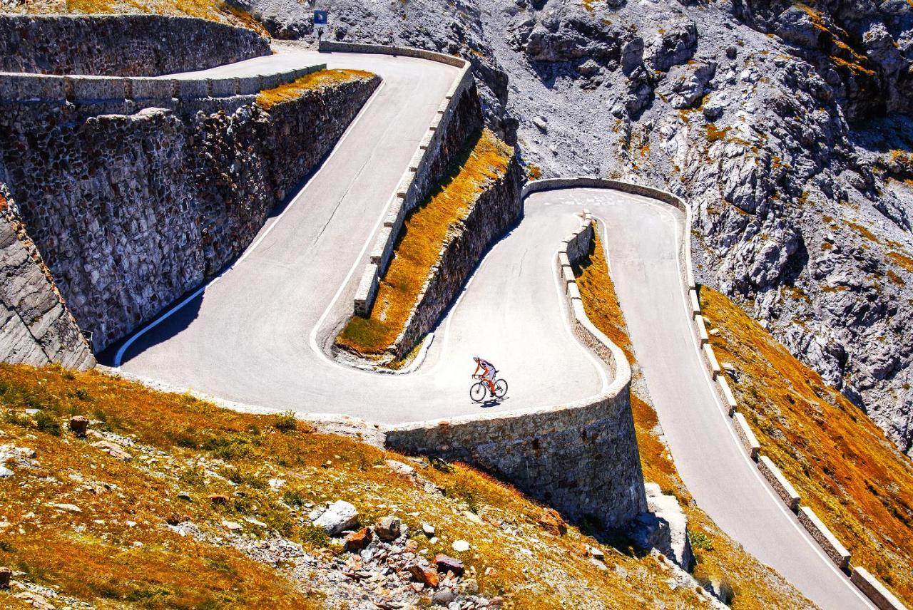 Curt di Clement Eco Mobility Hotel Tirano Bagian luar foto